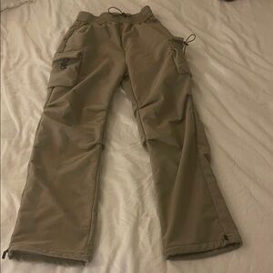 Women‘s Tan Cargo Pants fleece inside